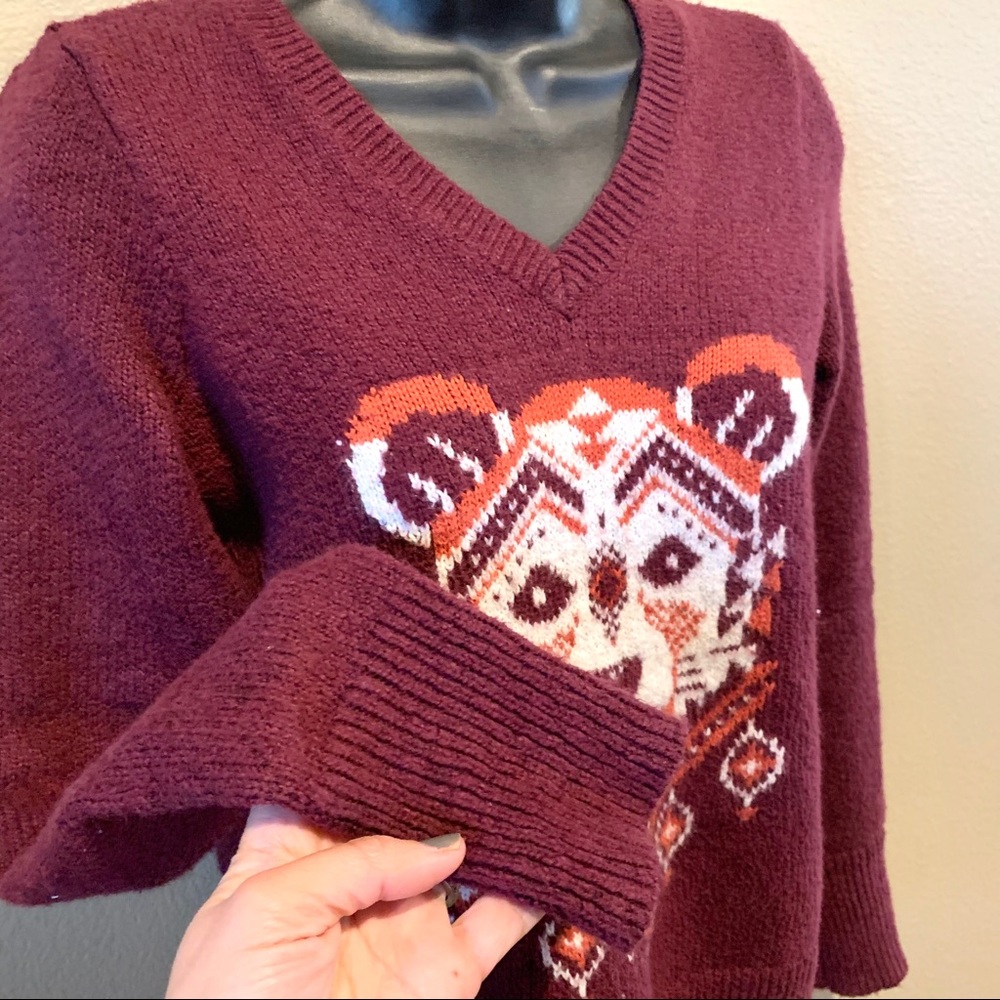 HOLLISTER V-Neck Bear Sweater - Picture 5 of 8